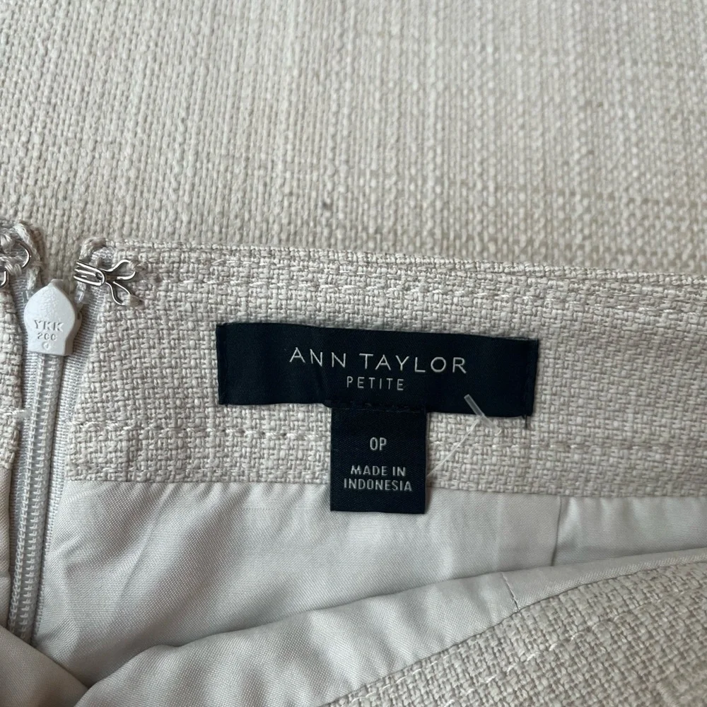Linen Blend Ann Taylor Petite Skirt - Picture 2 of 2